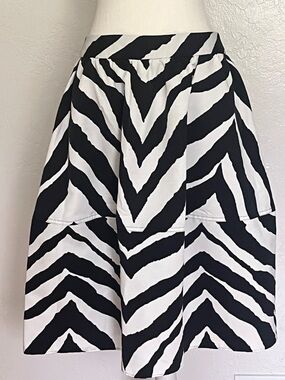 Express Zebra Skirt Womens Size 10 Black White